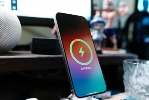 东升镇苹果15换屏服务分享用什么充电器给iPhone15充电更好 